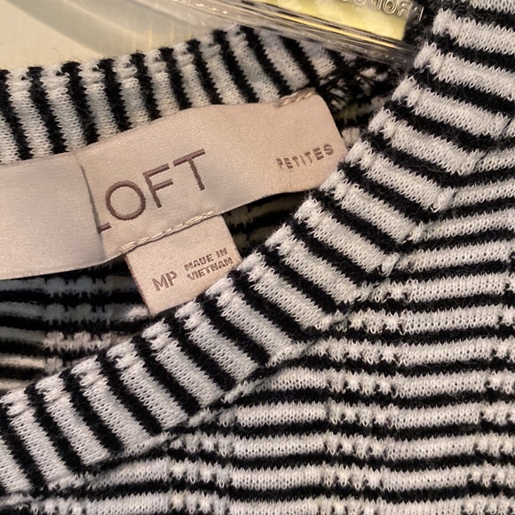 Loft Short Sleeved Dress - Picture 5 of 9